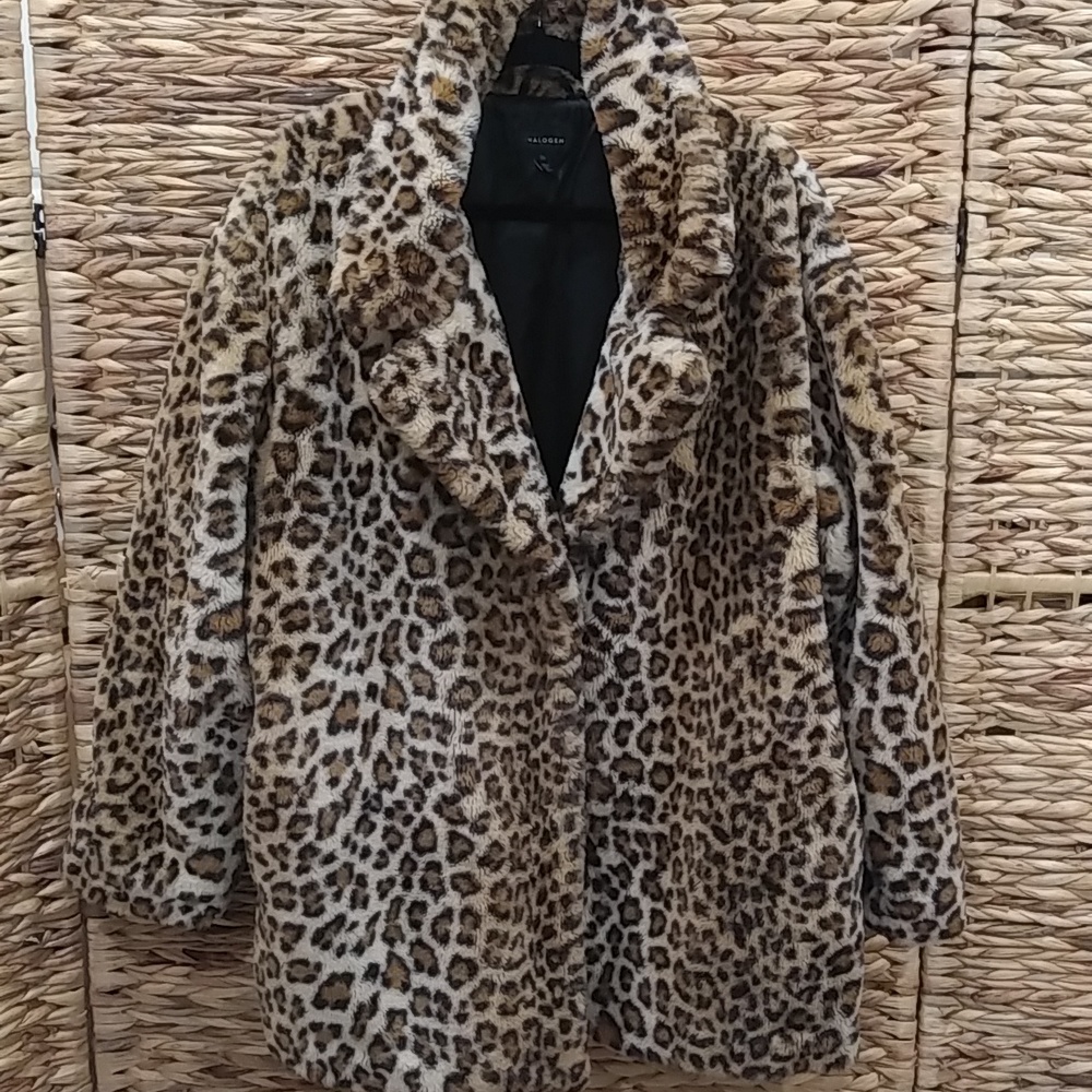⭐️NEW PRICE⭐️PLUS SIZE Faux Fur Animal Print Winter Coat size 2X